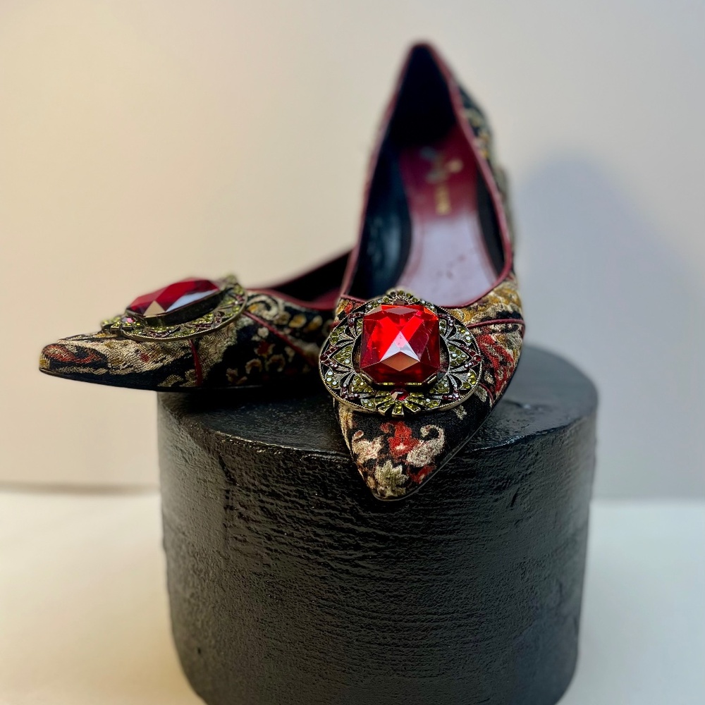 Enzo Angolini Multi Color Floral Brocade Kitten Heels, size 7M